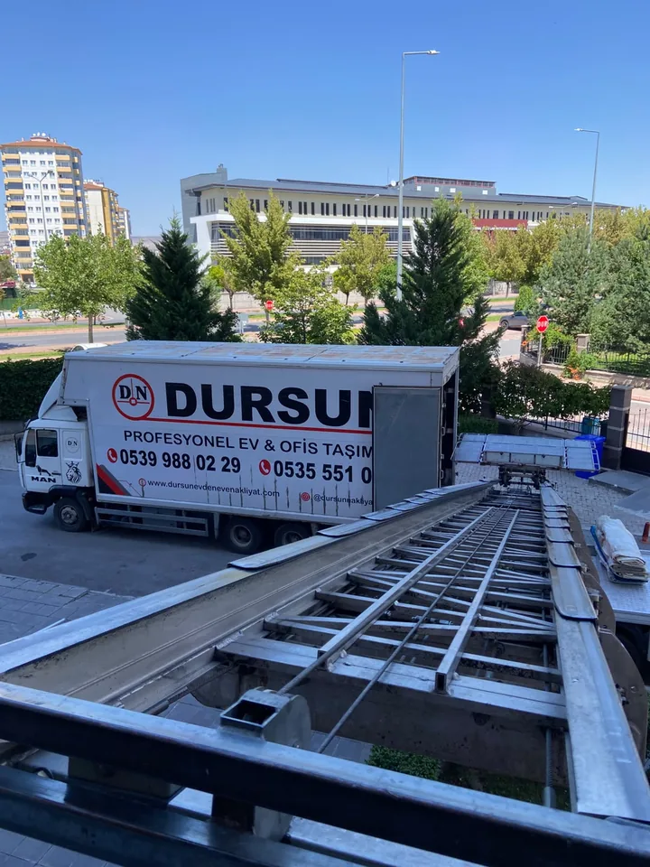 Taşıma asansörü merdiveni ve araç