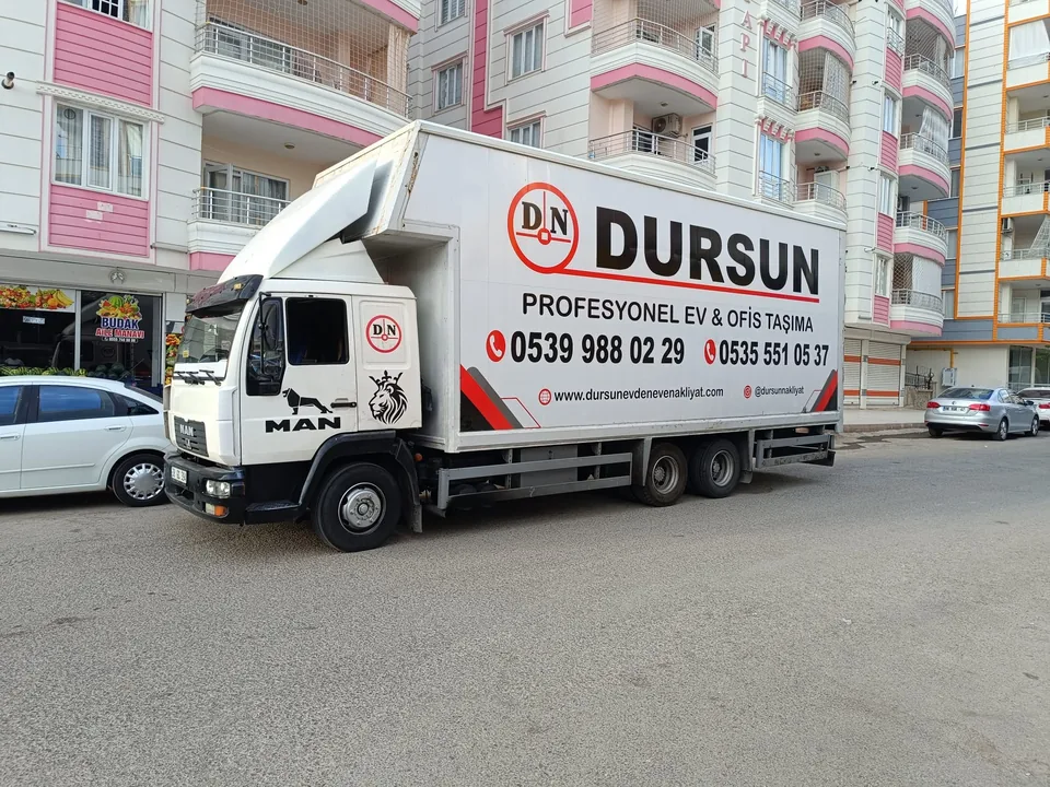 Dursun Nakliyat aracının yandan görünümü